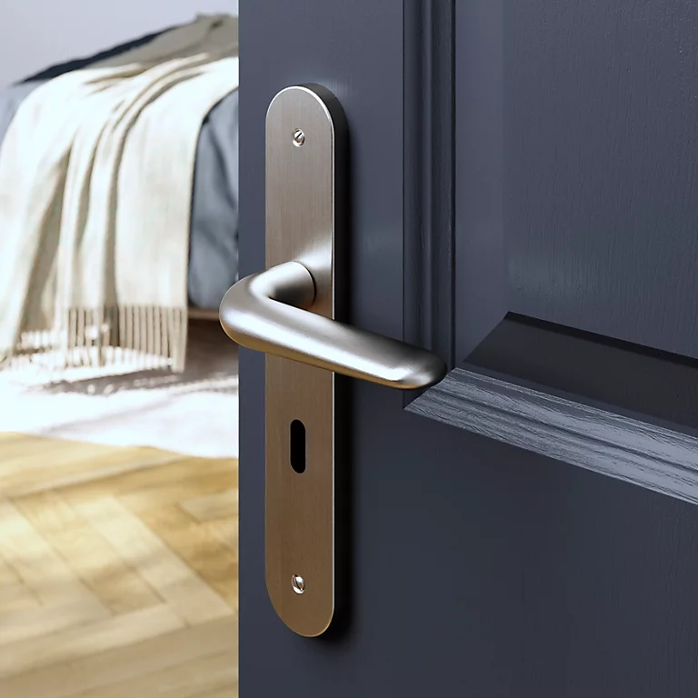 Castorama Ensemble Poignée Sur Plaque Droit Serrure GoodHome Mehaban Effet Nickel Satin Gris L.120mm X L.40mm Entraxe 195mm 1 Castorama Ensemble Poignée Sur Plaque Droit Serrure GoodHome Mehaban Effet Nickel Satin Gris L.120mm X L.40mm Entraxe 195mm