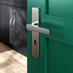 Castorama Ensemble Poignée Sur Plaque Rectangulaire Serrure GoodHome Kerver Effet Nickel Satin Gris L.128mm X L.42mm Entraxe 165-195mm