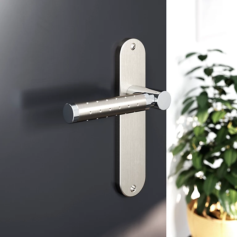 Castorama Ensemble Poignée Sur Plaque Rond GoodHome Brigg Effet Chrome Et Nickel Satin Gris L.132mm X L.40mm Entraxe 165mm 1 Castorama Ensemble Poignée Sur Plaque Rond GoodHome Brigg Effet Chrome Et Nickel Satin Gris L.132mm X L.40mm Entraxe 165mm