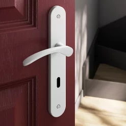 Castorama Ensemble Poignée Sur Plaque Rond Serrure GoodHome Beare Mat Blanc L.110.5mm X L.40mm Entraxe 195mm