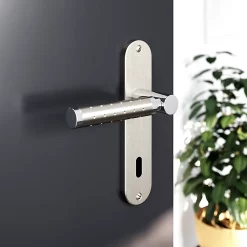 Castorama Ensemble Poignée Sur Plaque Rond Serrure GoodHome Brigg Effet Chrome Et Nickel Satin Gris L.132mm X L.40mm Entraxe 165mm