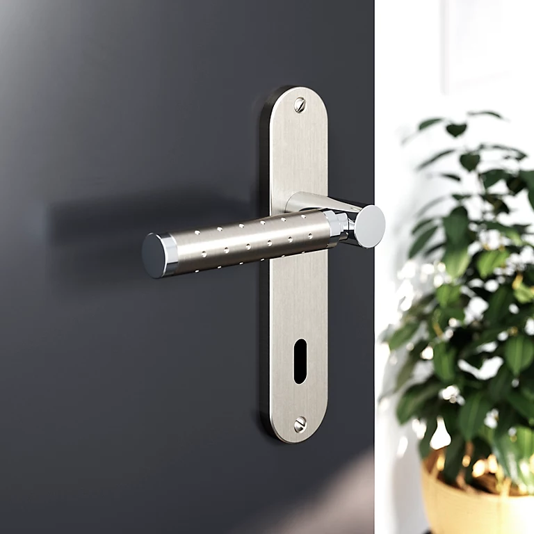 Castorama Ensemble Poignée Sur Plaque Rond Serrure GoodHome Brigg Effet Chrome Et Nickel Satin Gris L.132mm X L.40mm Entraxe 165mm 1 Castorama Ensemble Poignée Sur Plaque Rond Serrure GoodHome Brigg Effet Chrome Et Nickel Satin Gris L.132mm X L.40mm Entraxe 165mm