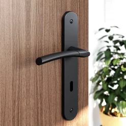 Castorama Ensemble Poignée Sur Plaque Rond Serrure GoodHome Hirel Effet Nickel Mat Noir L.128mm X L.40mm Entraxe 195mm