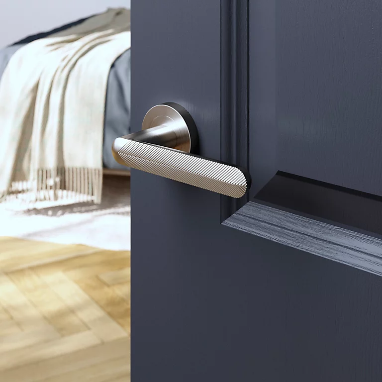 Castorama Ensemble Poignée Sur Rosace Rond à Visser GoodHome Garlan Effet Nickel Satin Gris Ø50mm 1 Castorama Ensemble Poignée Sur Rosace Rond à Visser GoodHome Garlan Effet Nickel Satin Gris Ø50mm